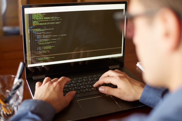 Leia mais sobre o artigo Front-end e Back-end na prática: Trajetórias de desenvolvimento