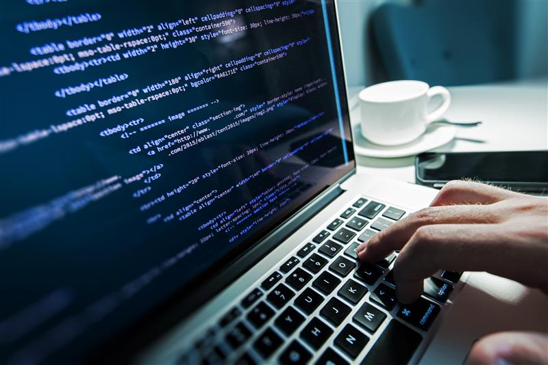Leia mais sobre o artigo Como o Java se reinventou para manter a alta performance e produtividade