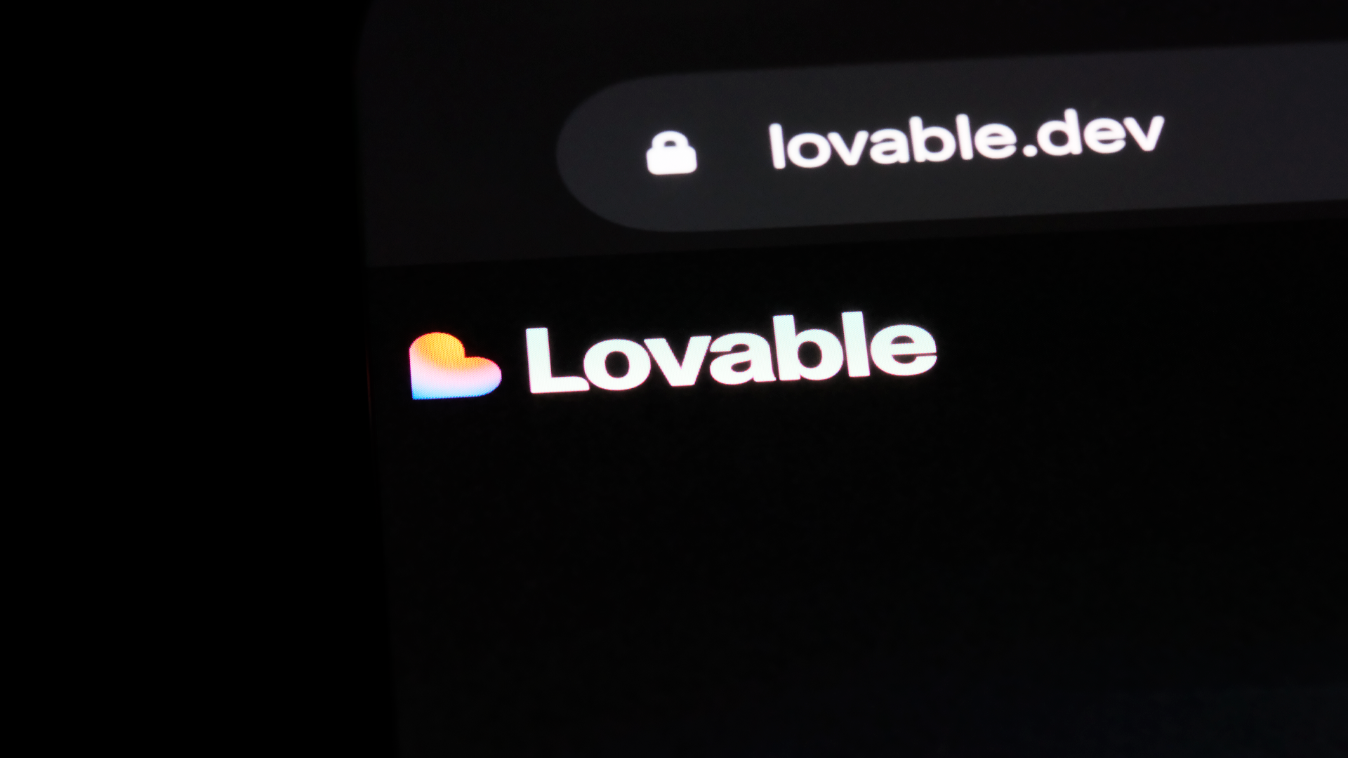 Leia mais sobre o artigo Lovable: Tudo sobre a IA que constrói sites e apps com linguagem natural
